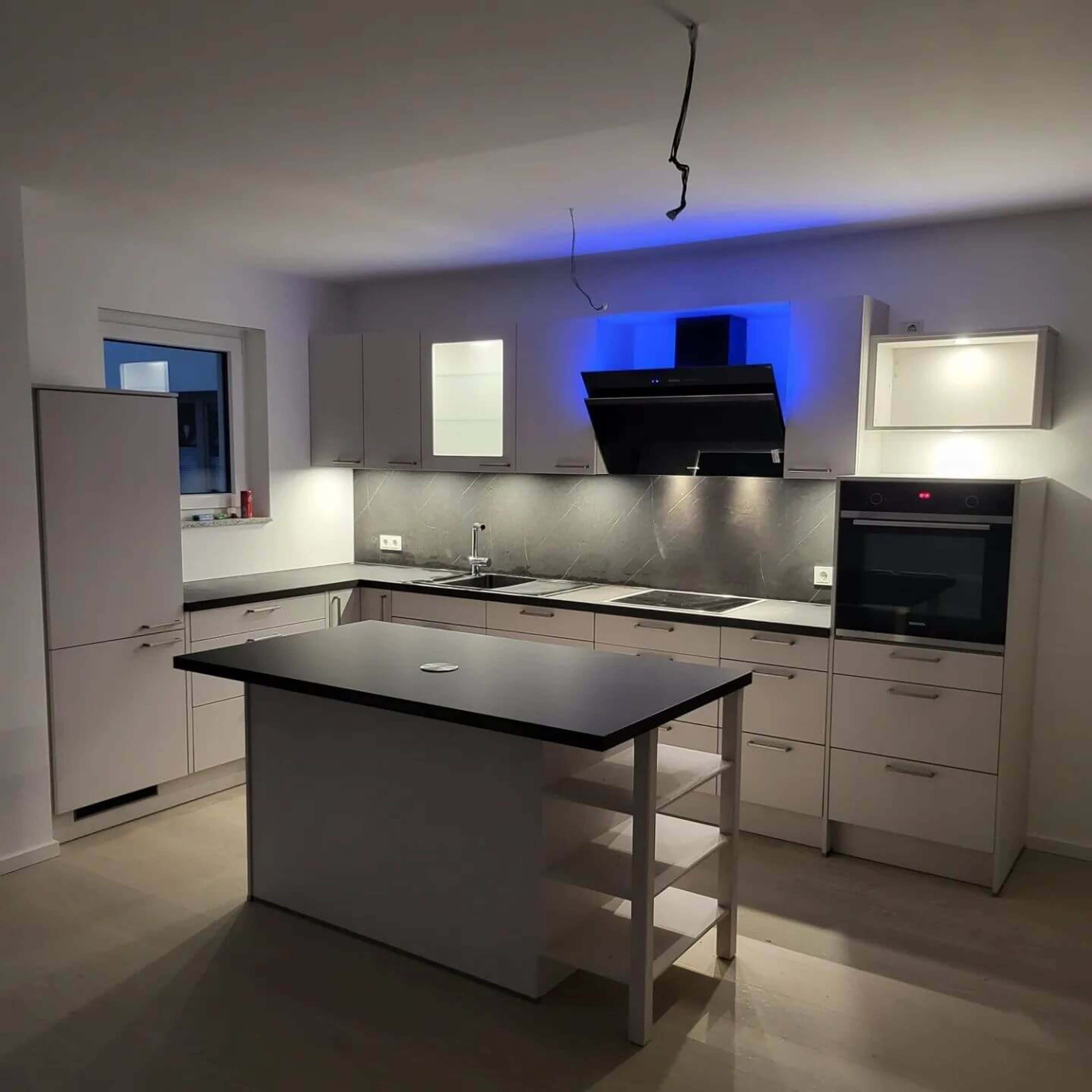 Hochglanz Einbauküche
